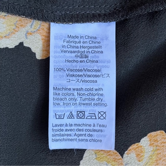 Madewell Button-Front Tier Dress in Fall Flowers
Effie Floral Dried Olive Small - Picture 9 of 17